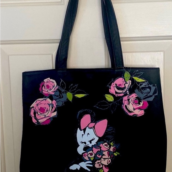 Just 2 Sisters sharing our bags and yours 👛 👛👛Let’s have some fun 🤩 - Picture 7 of 10